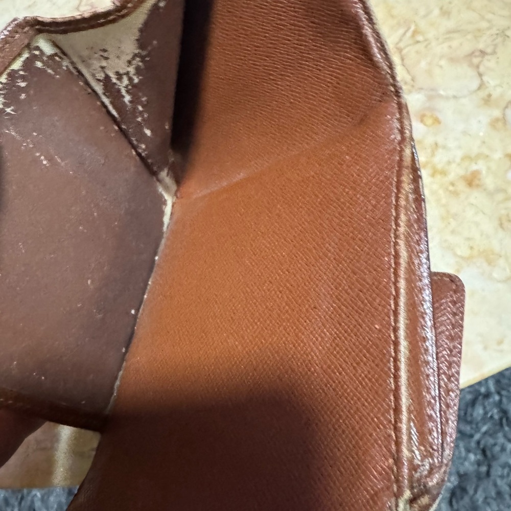 Authentic LOUIS VUITTON
Monogram Elise Wallet - Picture 11 of 12
